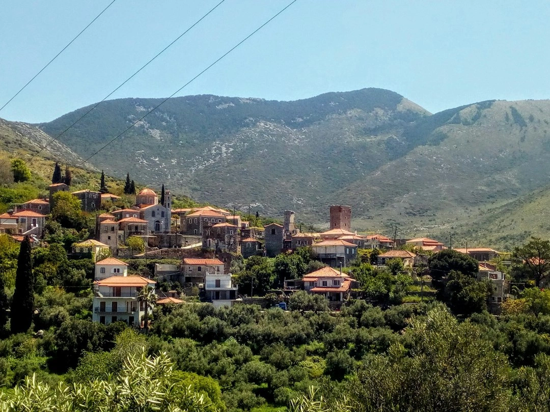 Ενδεικτική εικόνα παραδοσιακού ορεινού χωριού για τον οδηγό Ελάτας